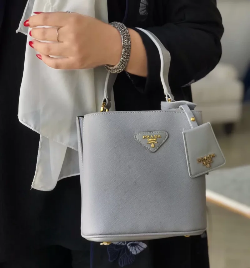 شنطة برادا رمادي