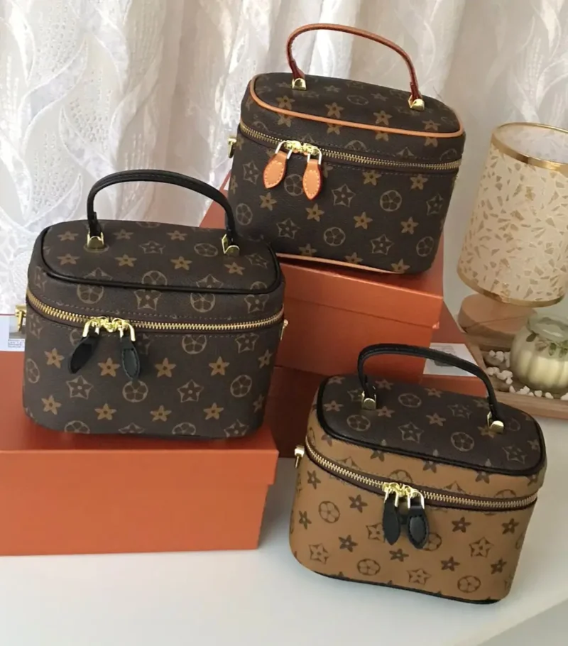 شنط مكياج لويس فيتون