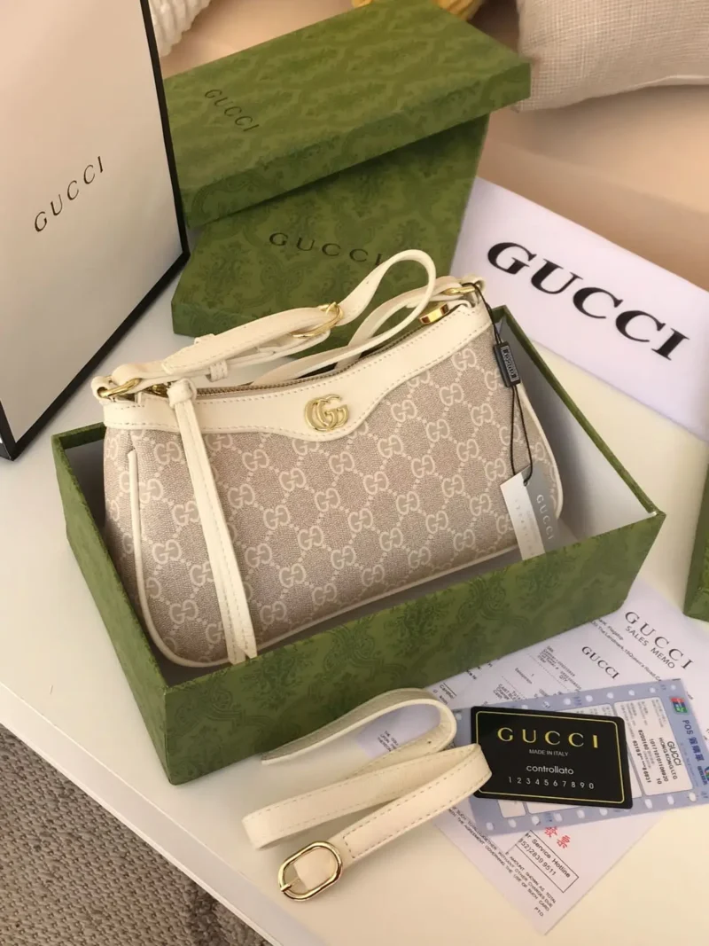 شنطة قوتشي ابيض