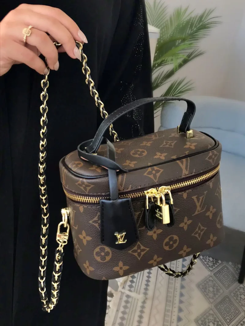 شنط للمكياج صغيره