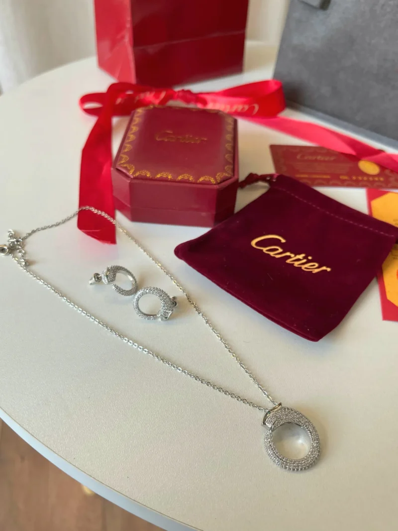 أطقم سلاسل وحلق