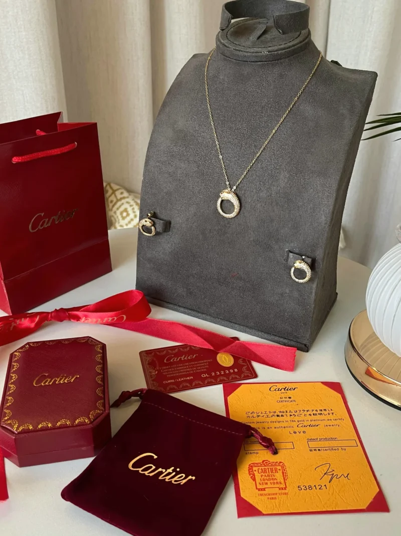 سلسال وحلق نسائي