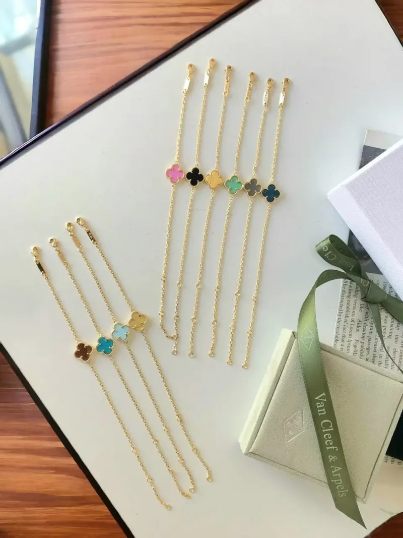 اسوارة نسائية فان كليف