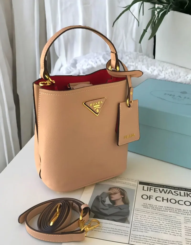 شنطة برادا مستطيله