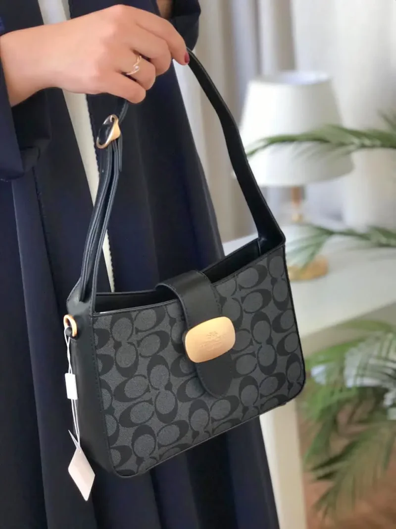 شنطة كوتش الاسود