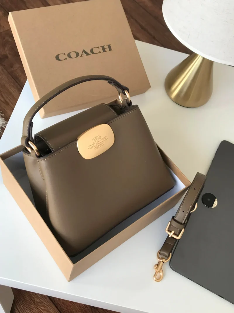 شنطه كوتش طبق الاصل