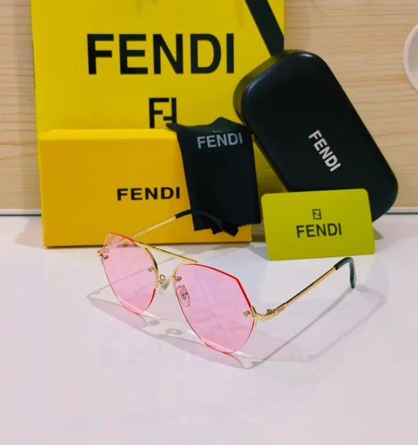 نظارة FENDI نسائيه