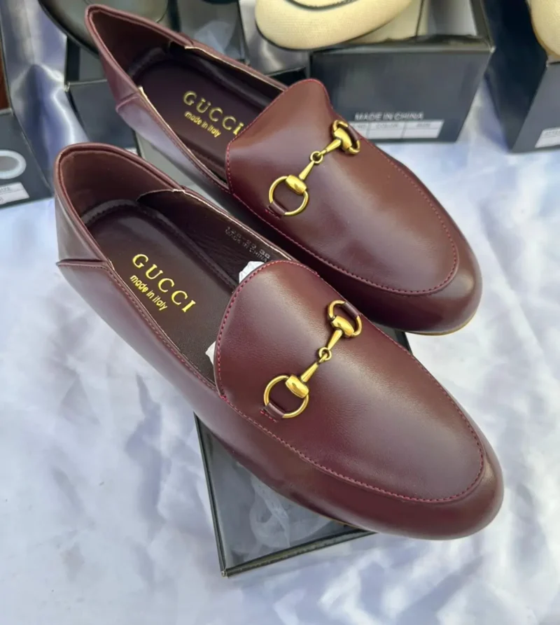 فلات قوتشي عنابي نسائي