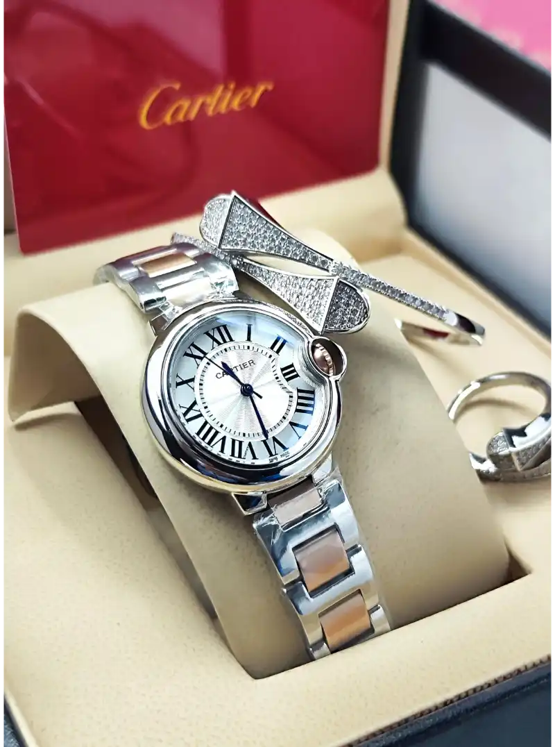 ساعة مع اسوارة وخاتم كارتير