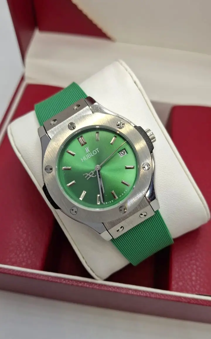 ساعة هوبلت نسائيه اخضر