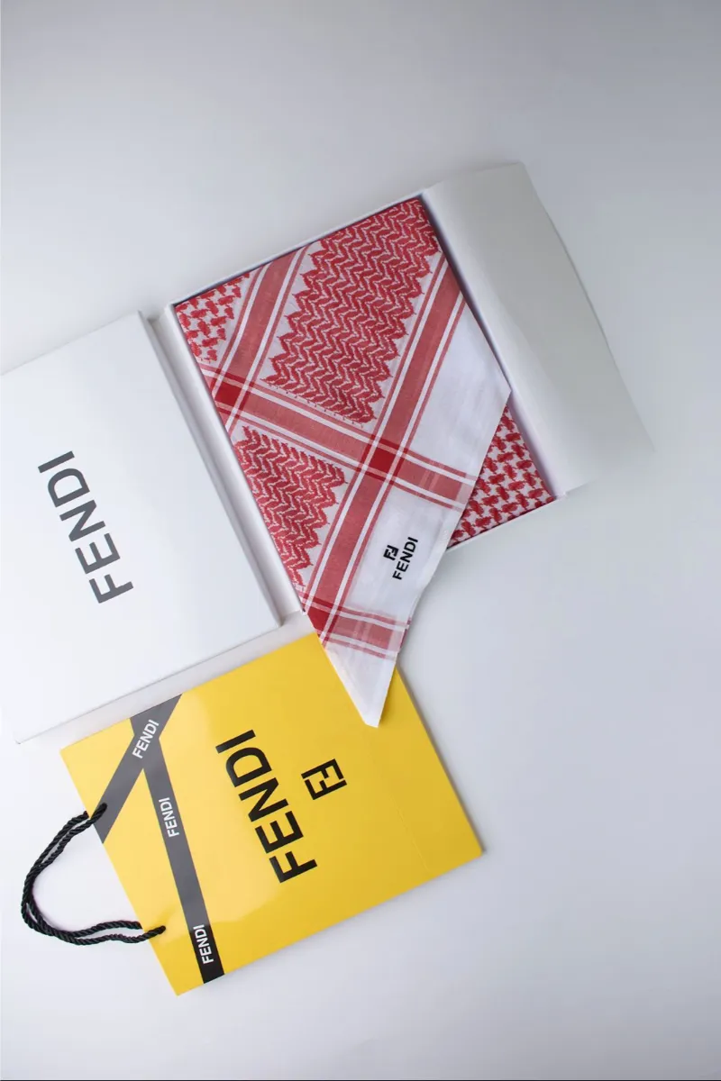 شماغ احمر فاتح فندي