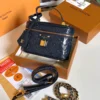 شنط مكياج lv