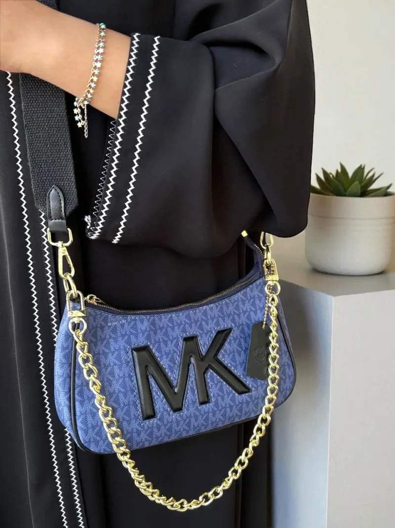 شنطة زرقاء مايكل كورس