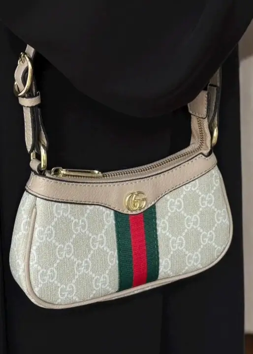 شنطة قوتشي نصف القمر