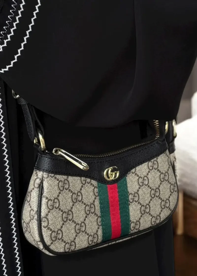 شنطة قوتشي هاف مون