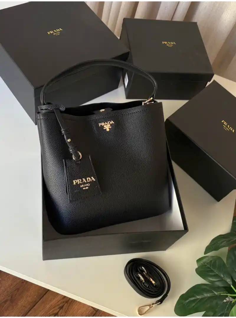 شنطه برداد سوداء جلد