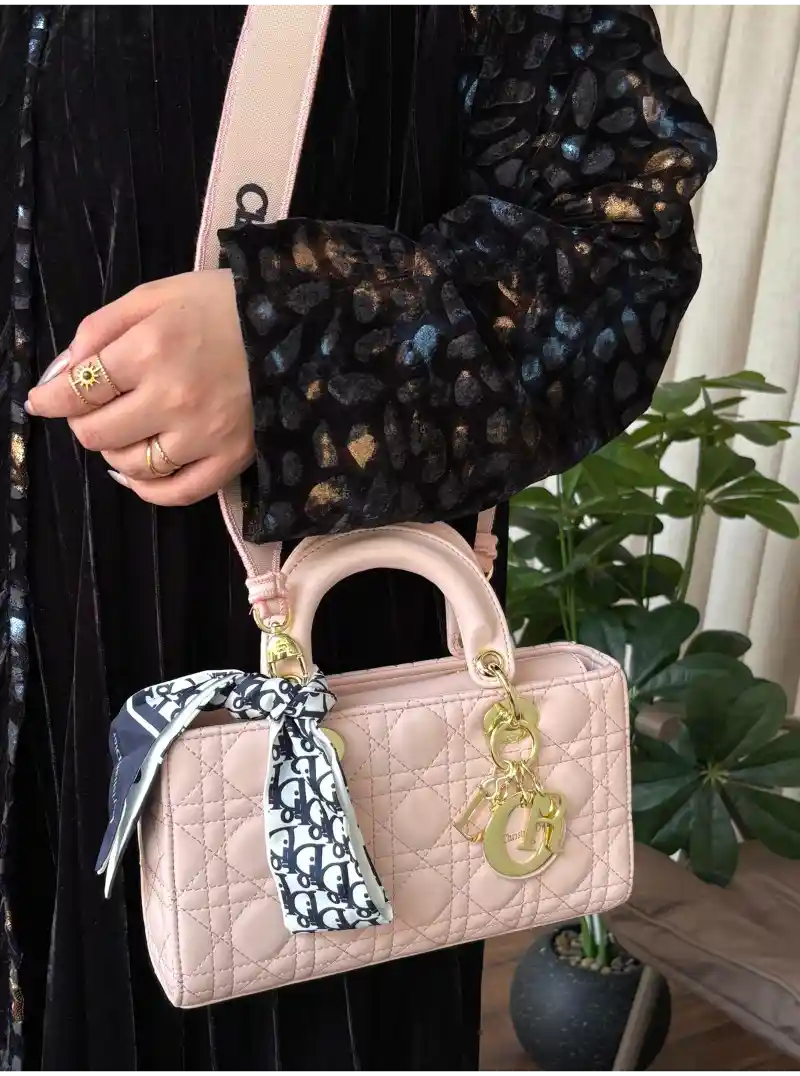 شنطه ديور وردي مستطيله