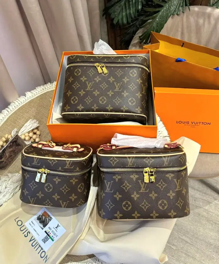طقم شنط مكياج لويس فيتون