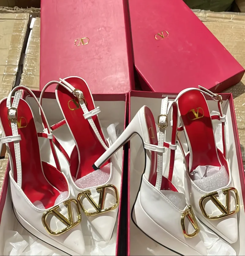 كعب فالنتينو ابيض مطفي