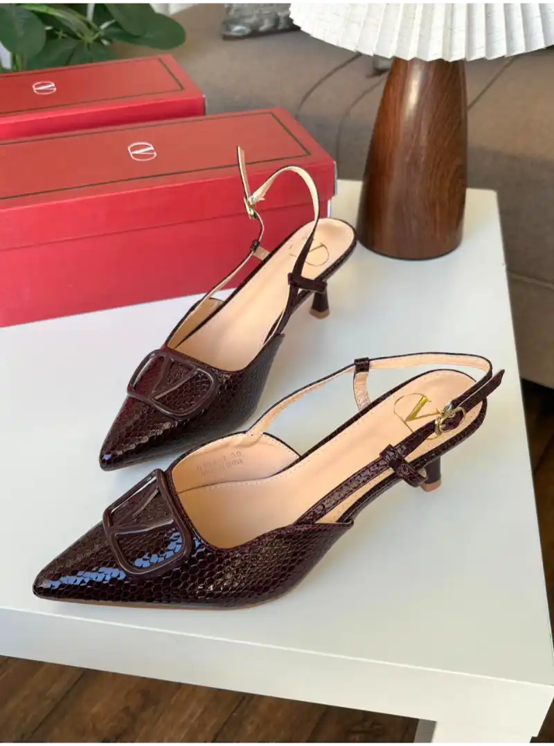 كعب فالنتينو مفتوح