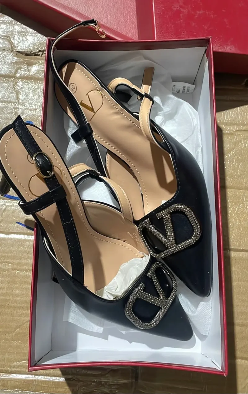 هيلز فالنتينو أسود