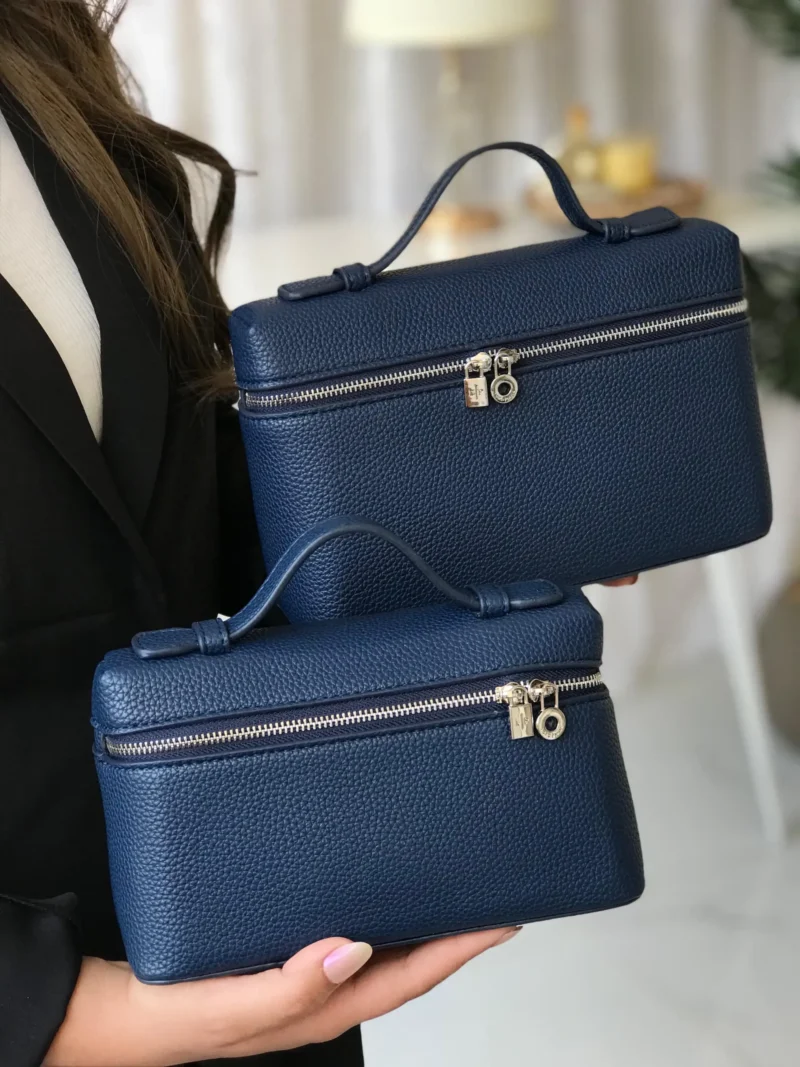 شنطة لورو بيانا كحلي