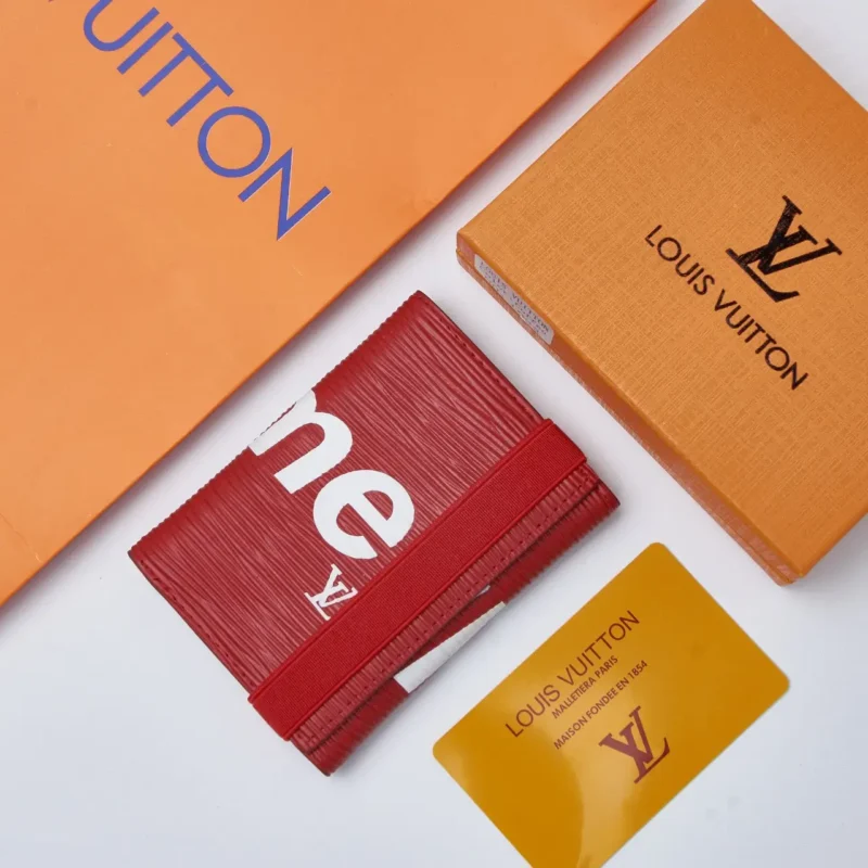 محفظة لويس فيتون