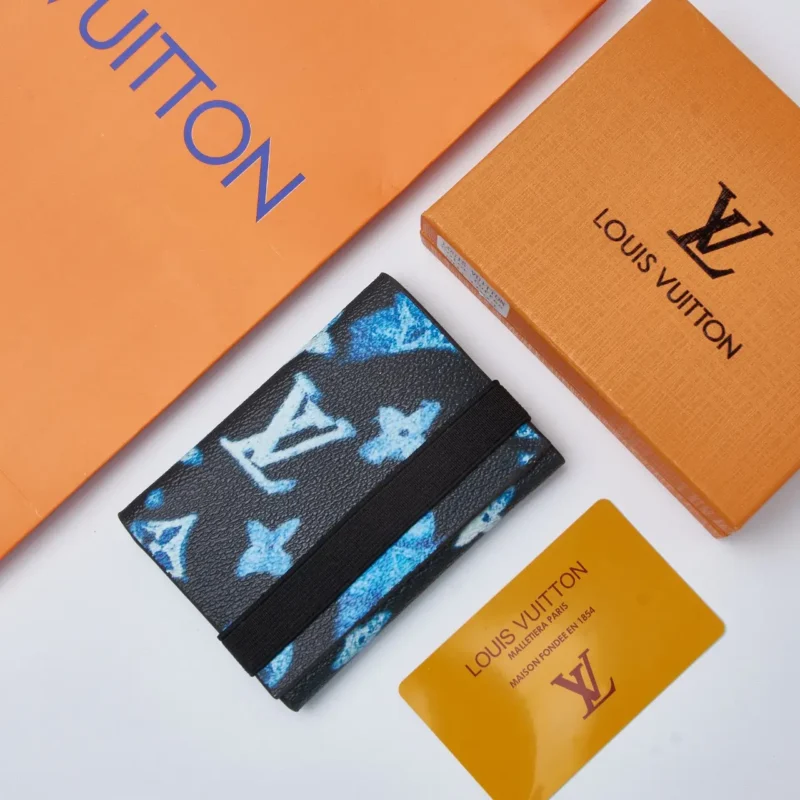 بوك لويس فيتون الازرق