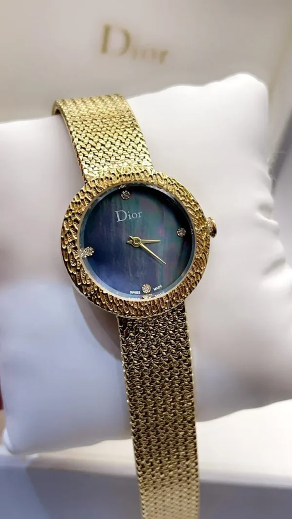 ساعة نسائية ماركة ديور