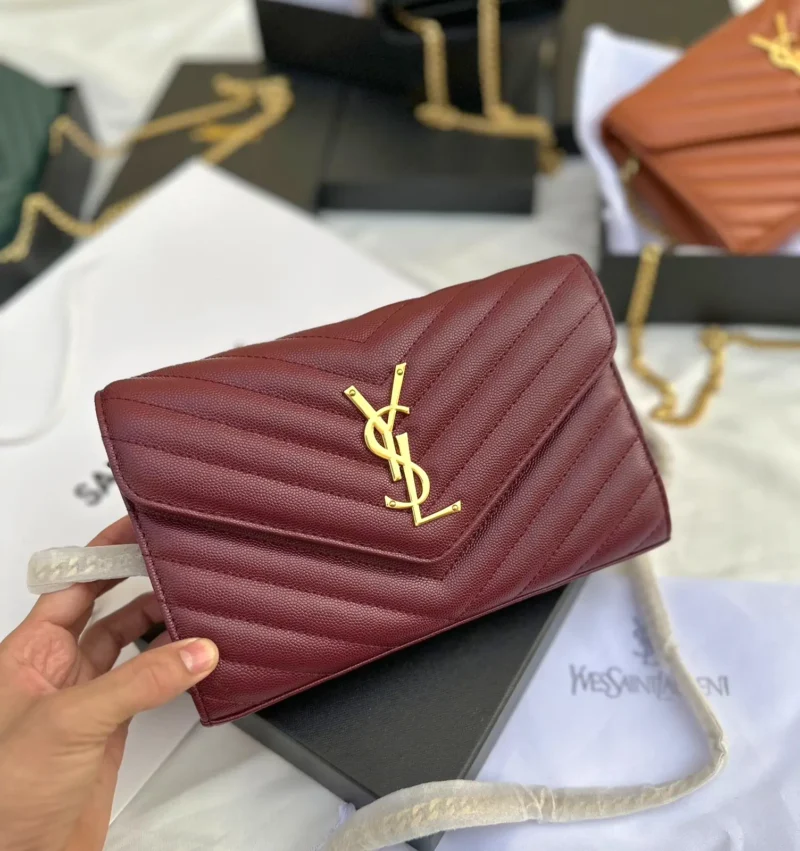 شنطة سان لوران حمراء