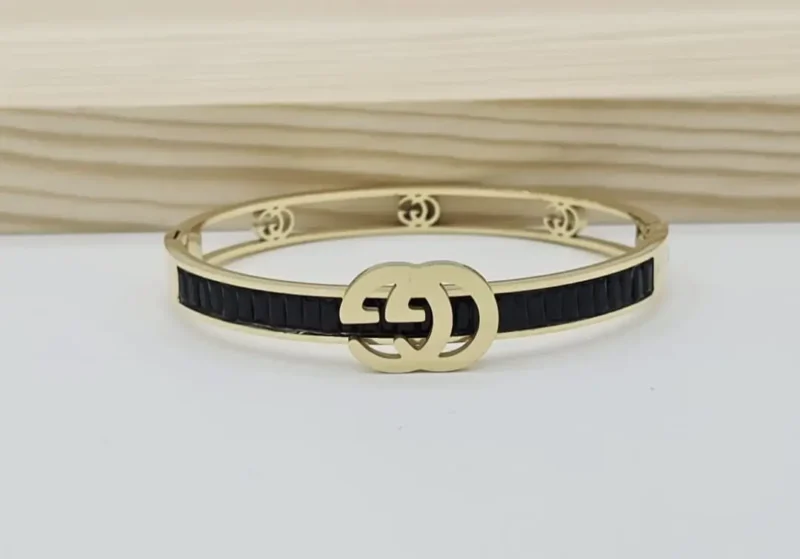 اسوارة قوتشي نسائي