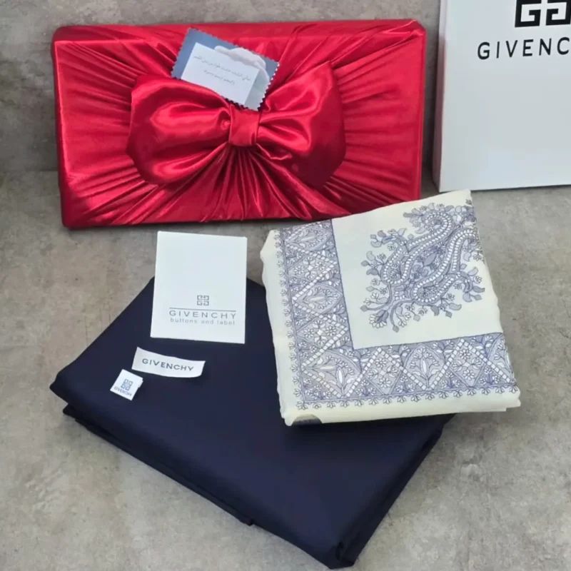 شماغ كشميري مع ثوب كحلي