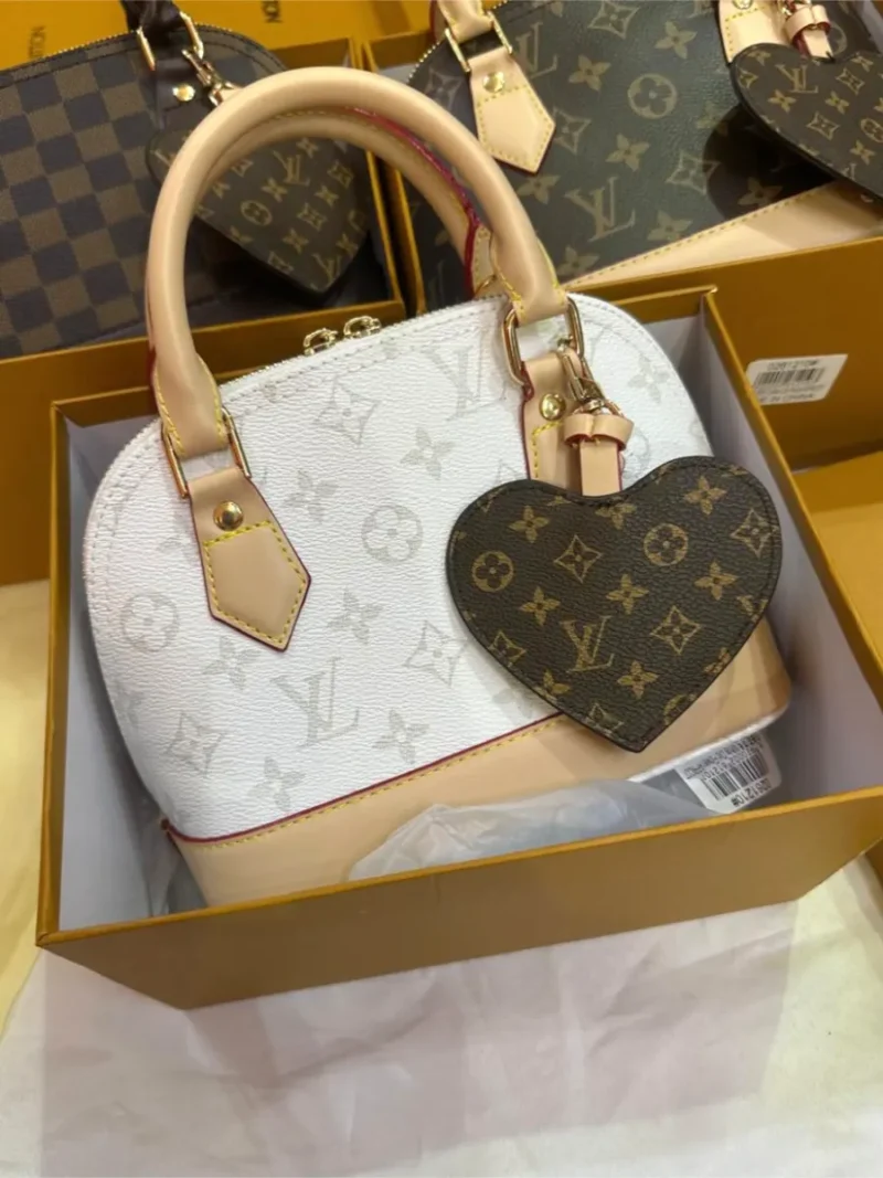 شنط لويس فيتون نسائي