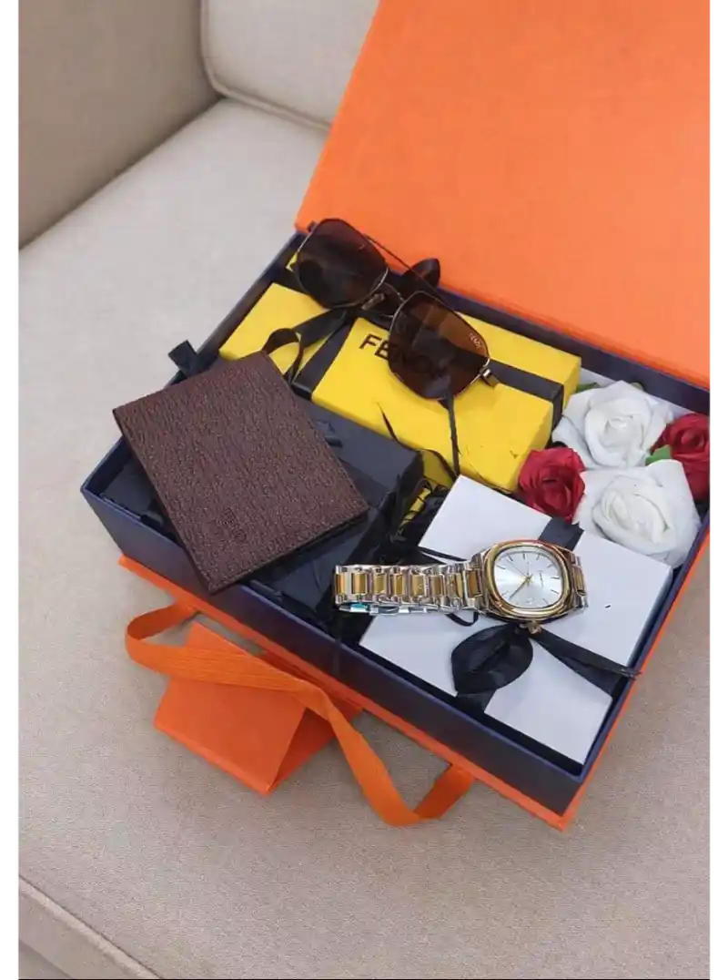 طقم هديه رجاليه من فندي