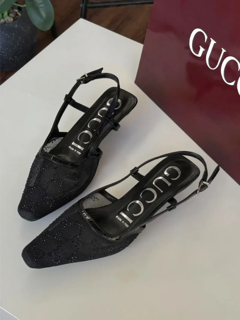 كعب قوتشي دانتيل اسود