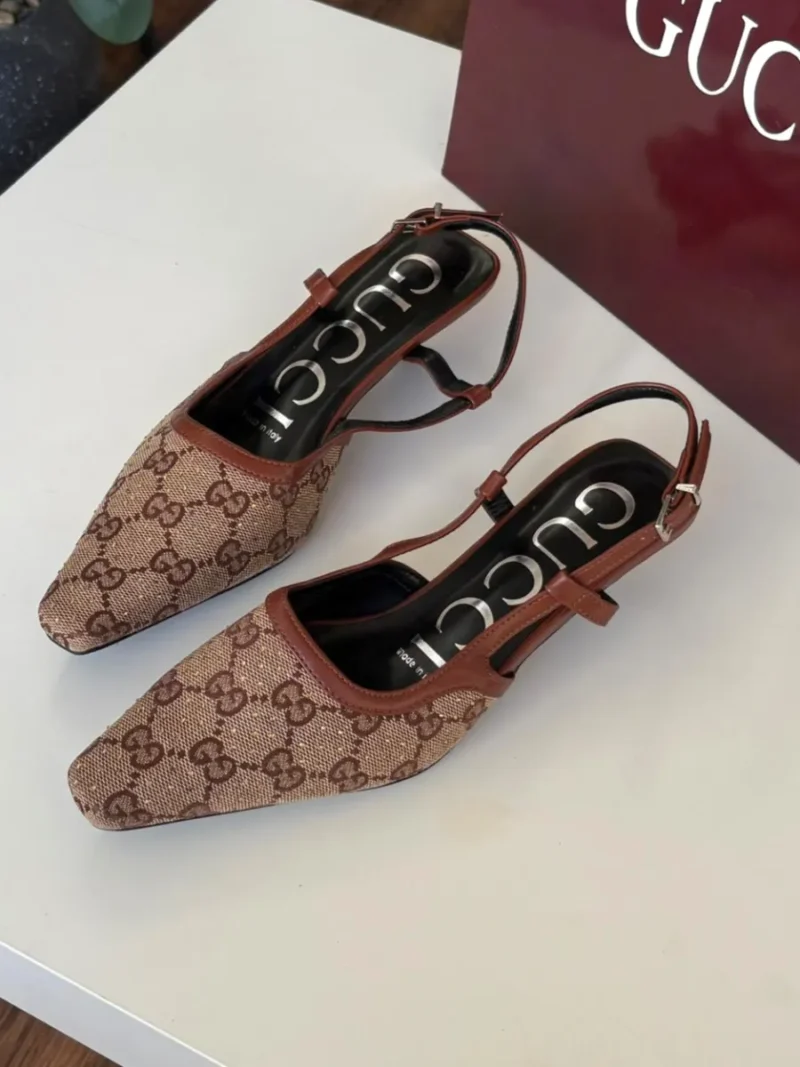 كعب قوتشي مفتوح