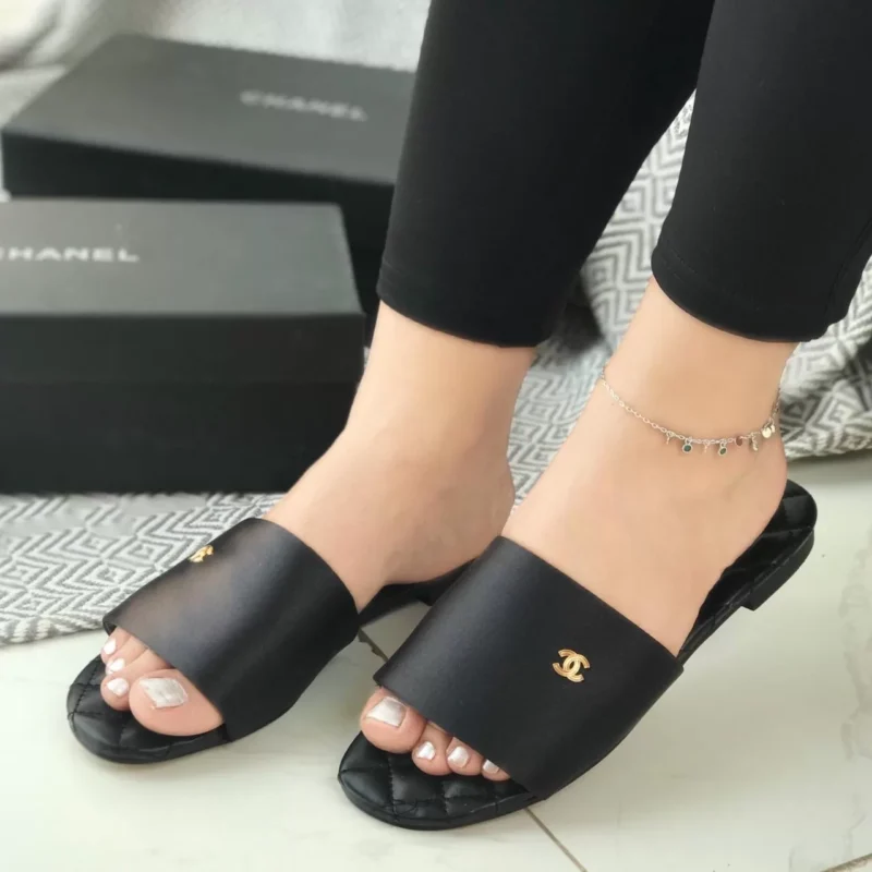 سليبر نسائي اسود