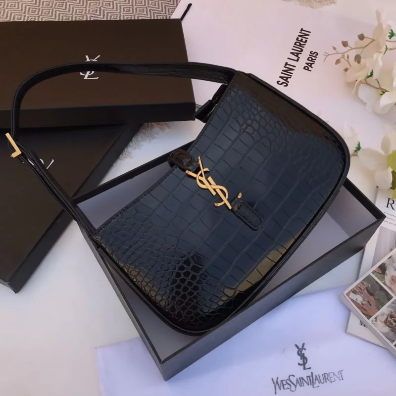 شنطة سان لوران اسود