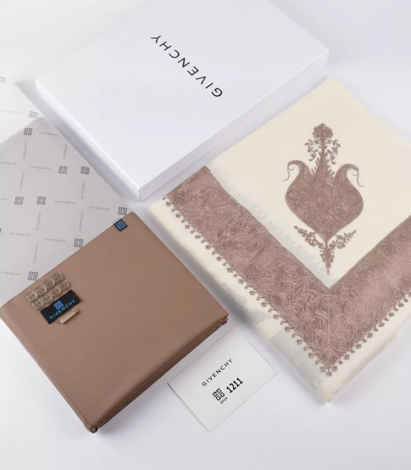 شماغ كشميري مع ثوب