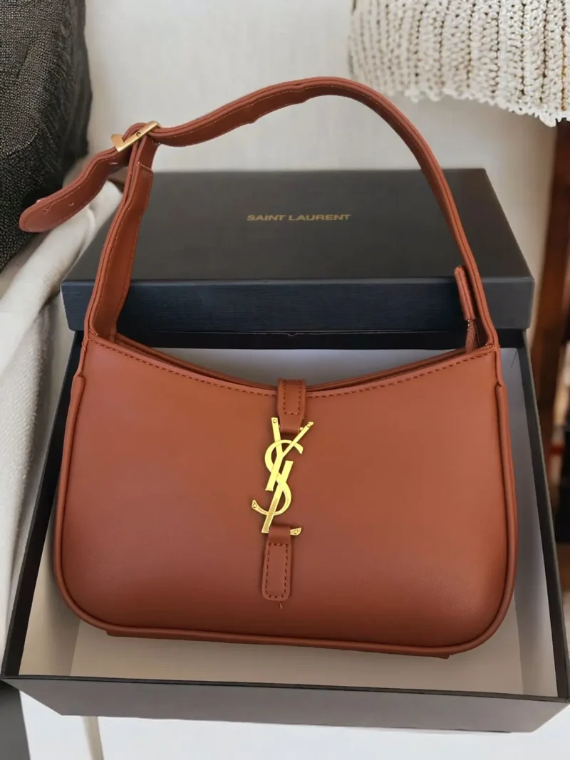 شنطة ايف سان لوران