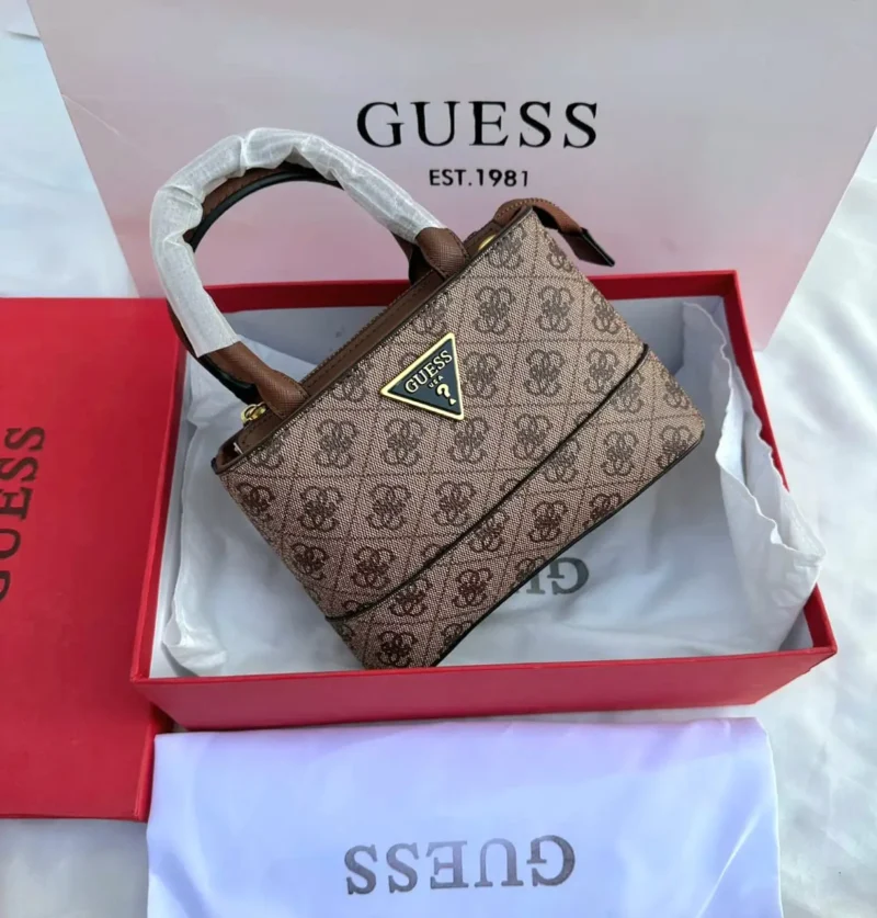 شنطة guess بني