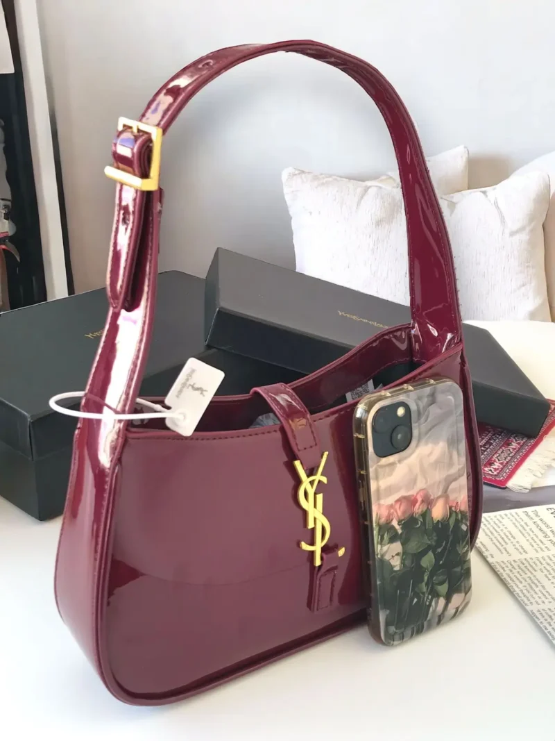 شنطه عنابي لمعه