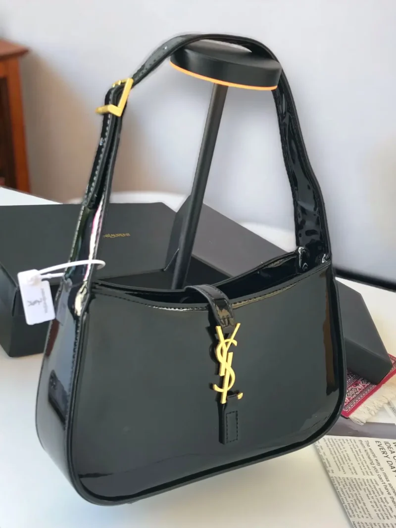 شنطة اسود لمعه