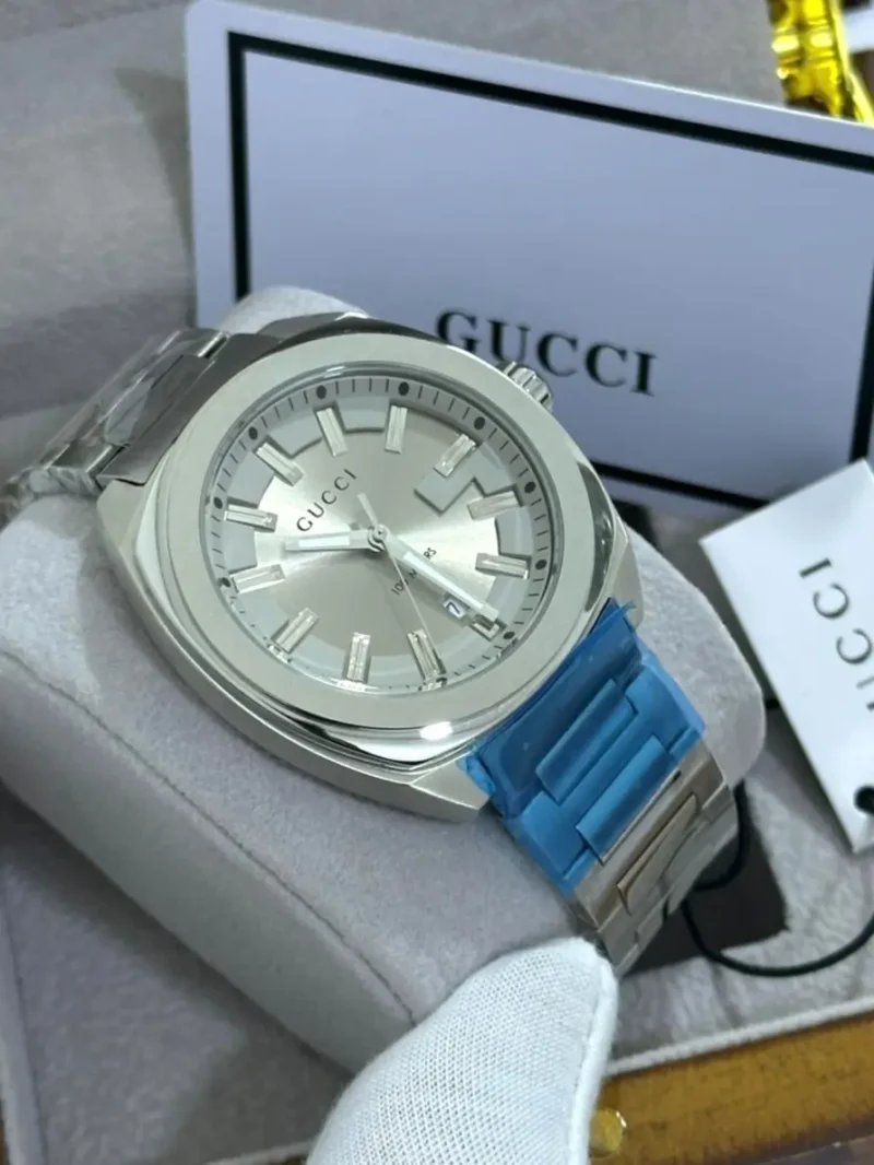 ساعة قوتشي فضيه رجالي