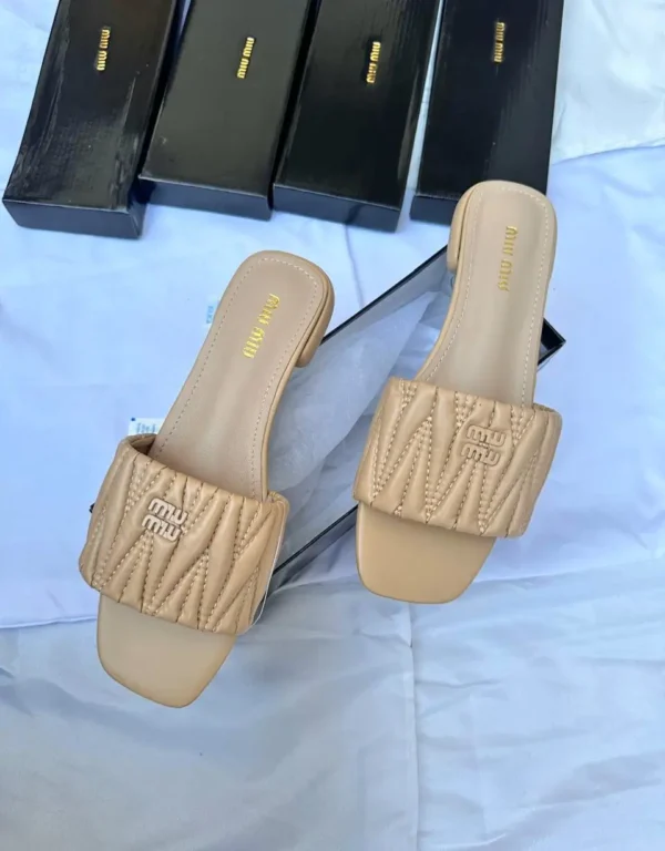سليبرات ميو ميو