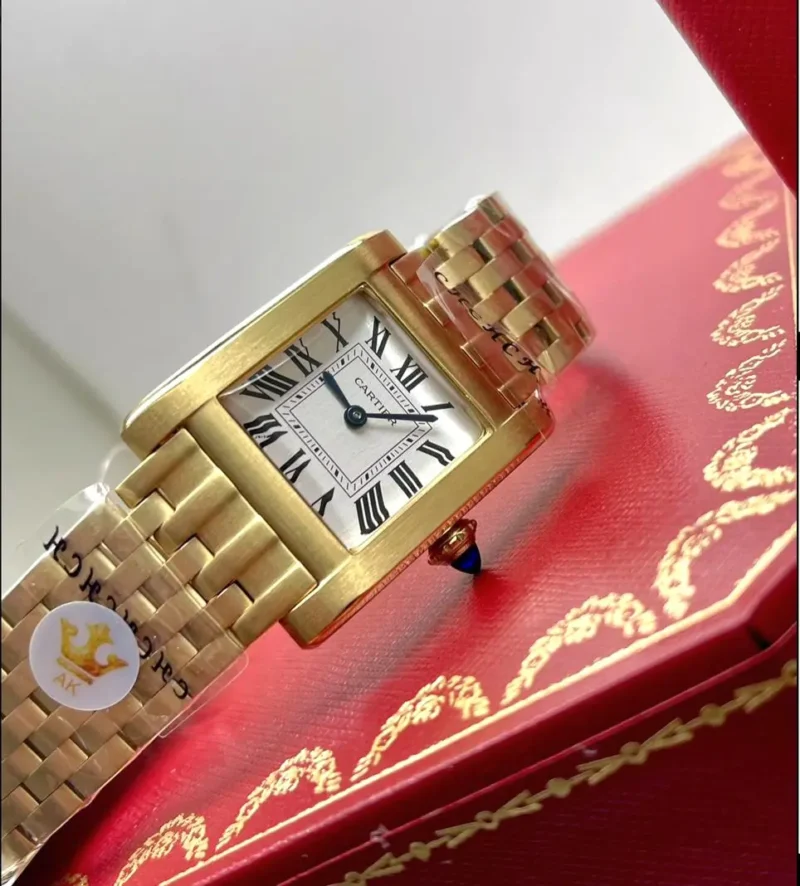 ساعة كارتير نسائي ذهبيه