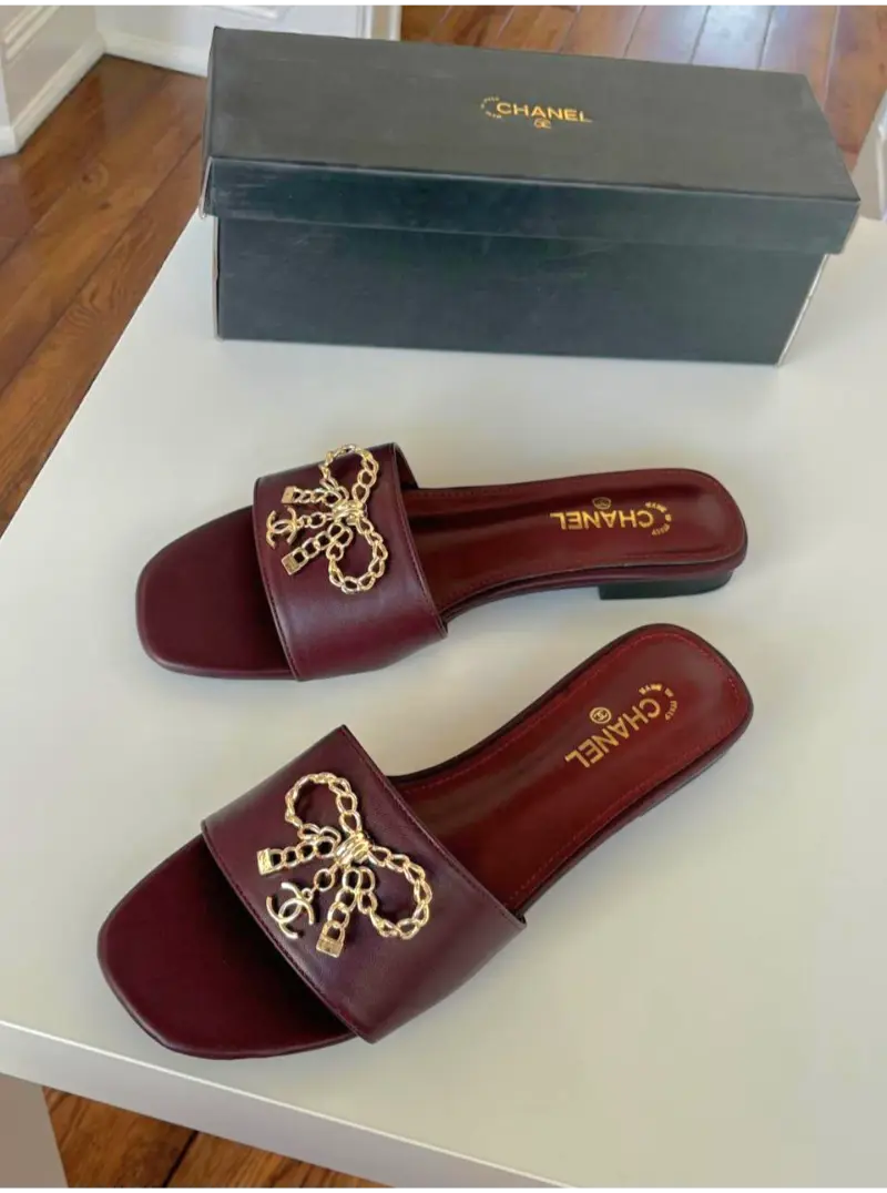 سليبر نسائي عنابي ماركة شانيل