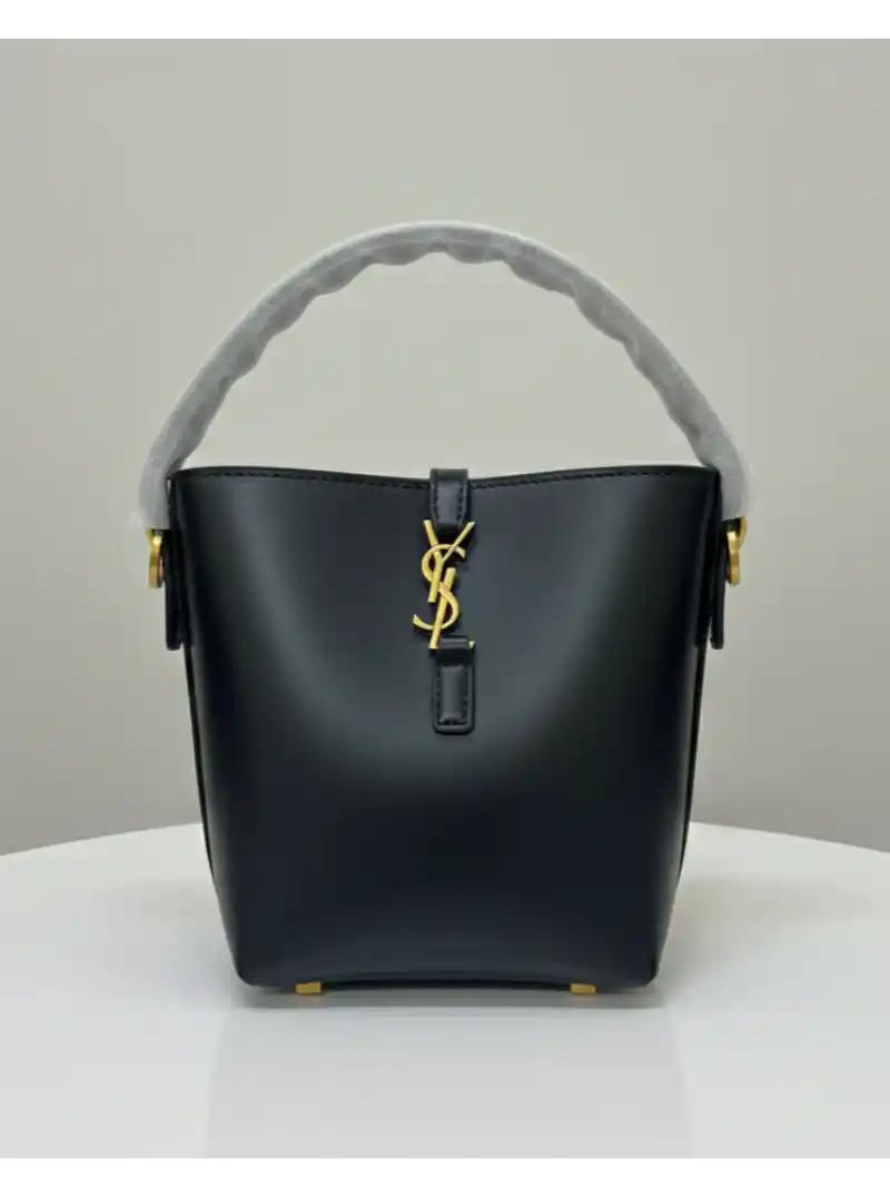 شنطة سان لوران باكيت لو اسود