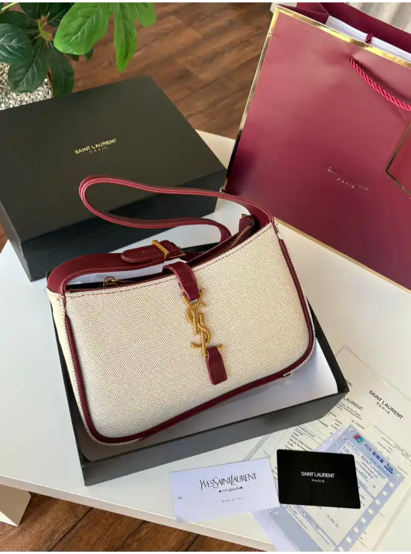 شنطة سان لوران قماش ابيض