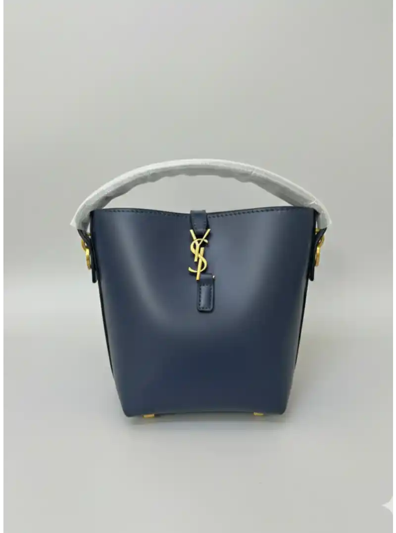 شنطة سان لوران كحلي جلد